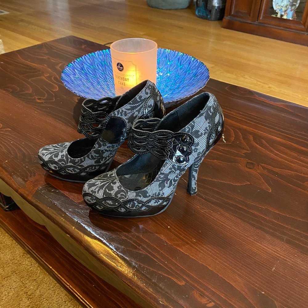 Penthouse black and gray heels